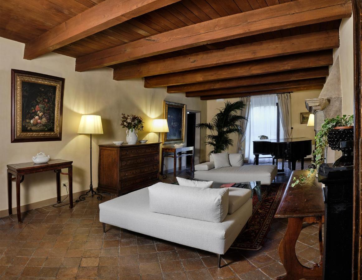 Palazzo Viviani Castello Di Montegridolfo 호텔 외부 사진